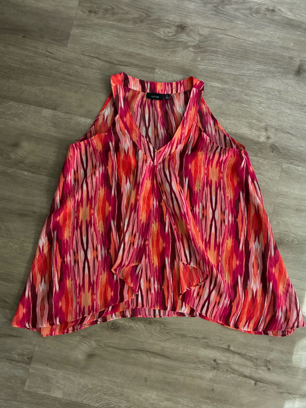 Apt. 9 Pink and Red Sleeveless V-Neck Printed Camisole